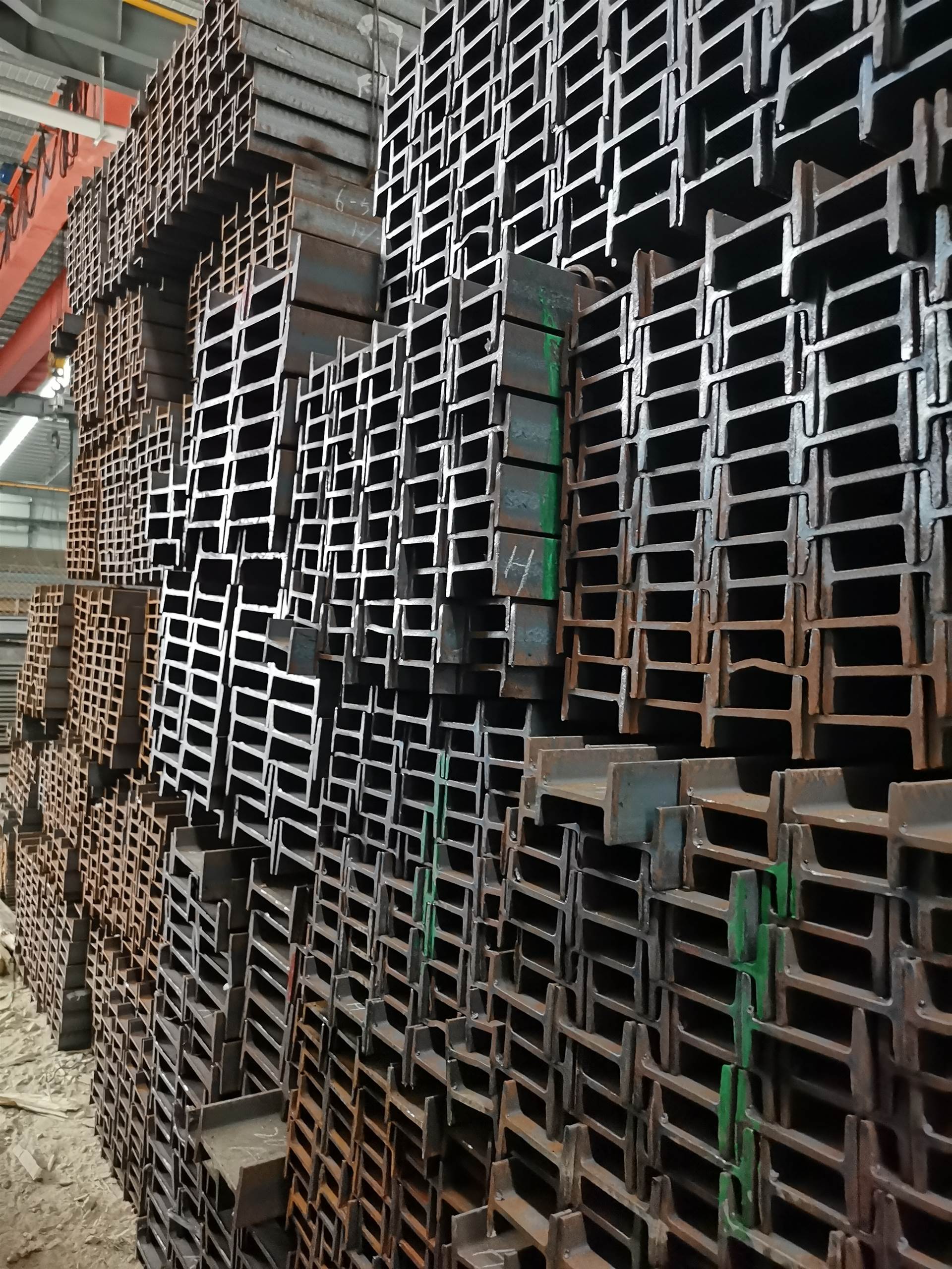 Q235B國標(biāo)熱軋工字鋼 建筑材料的堅(jiān)實(shí)骨架